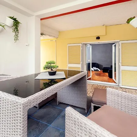 Cave Apartman *